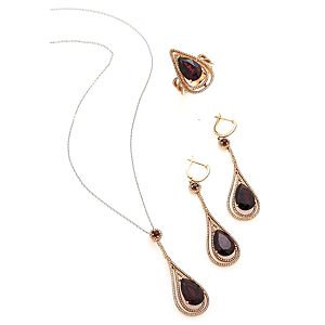 By Gold    Pırlantalı ve Garnet Taşlı Set