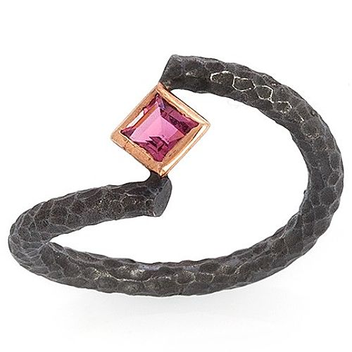 Elif Doğan Jewelry    Tek Taşlı Kunt Eksen Yüzük